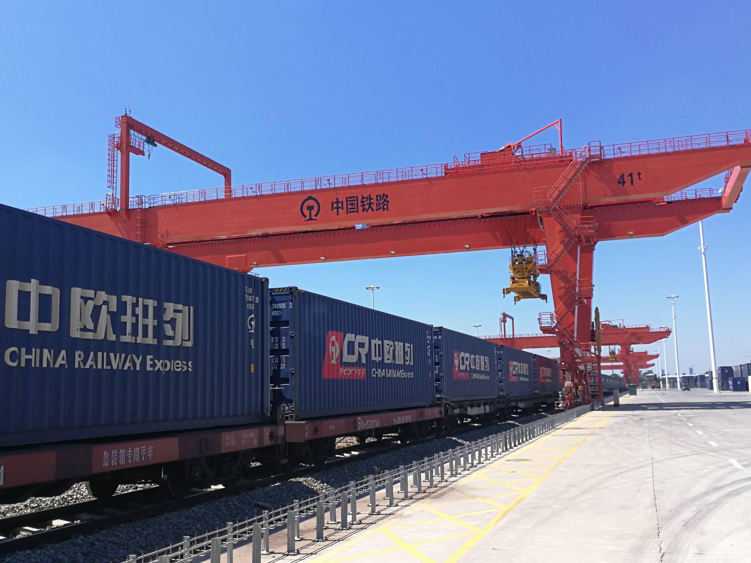 <b>China Railway Express помогает транспортировать огнеу</b>